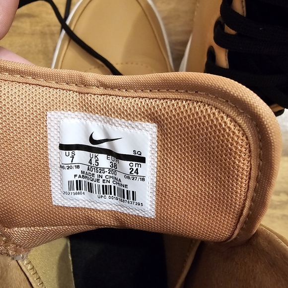 Nike - Picture 3 of 5